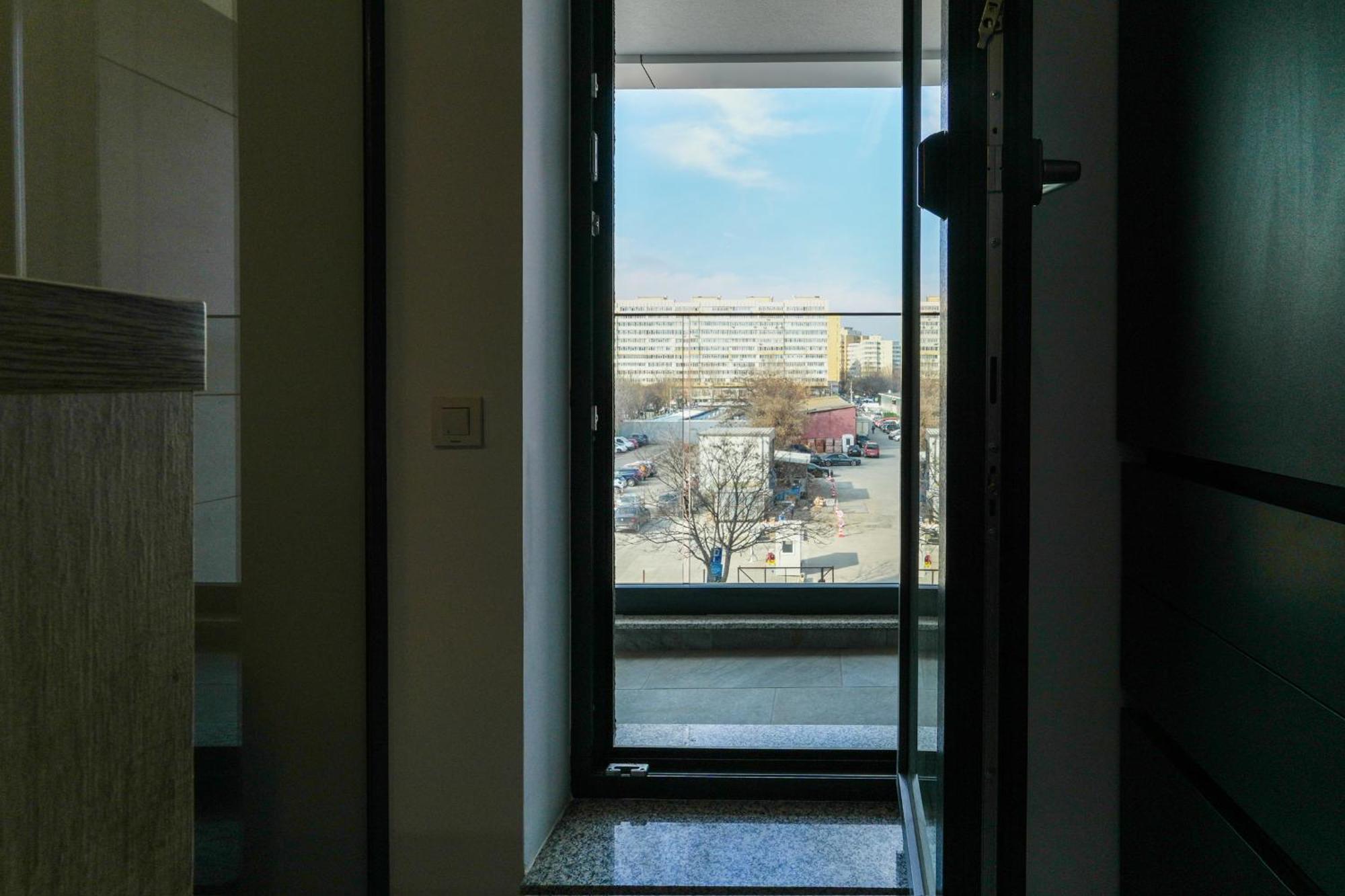 Sandra - Park-View Apt With Balcony & Parking Boekarest Buitenkant foto